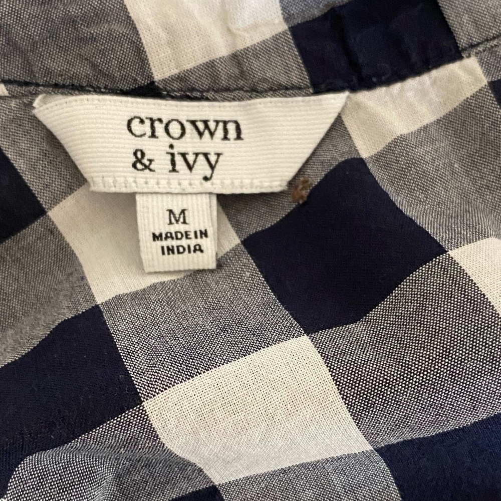 Crown & Ivy key hole top size medium - Picture 4 of 5
